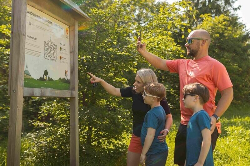Rodiny s dětmi ocení i Stezku Ještědských pověstí nebo zábavnou geolokační hru Skryté příběhy.